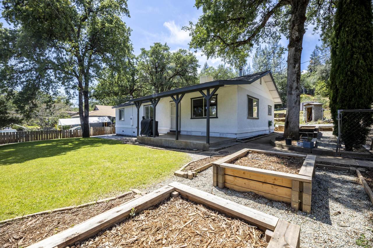 1004 Central Ave - Photo 1