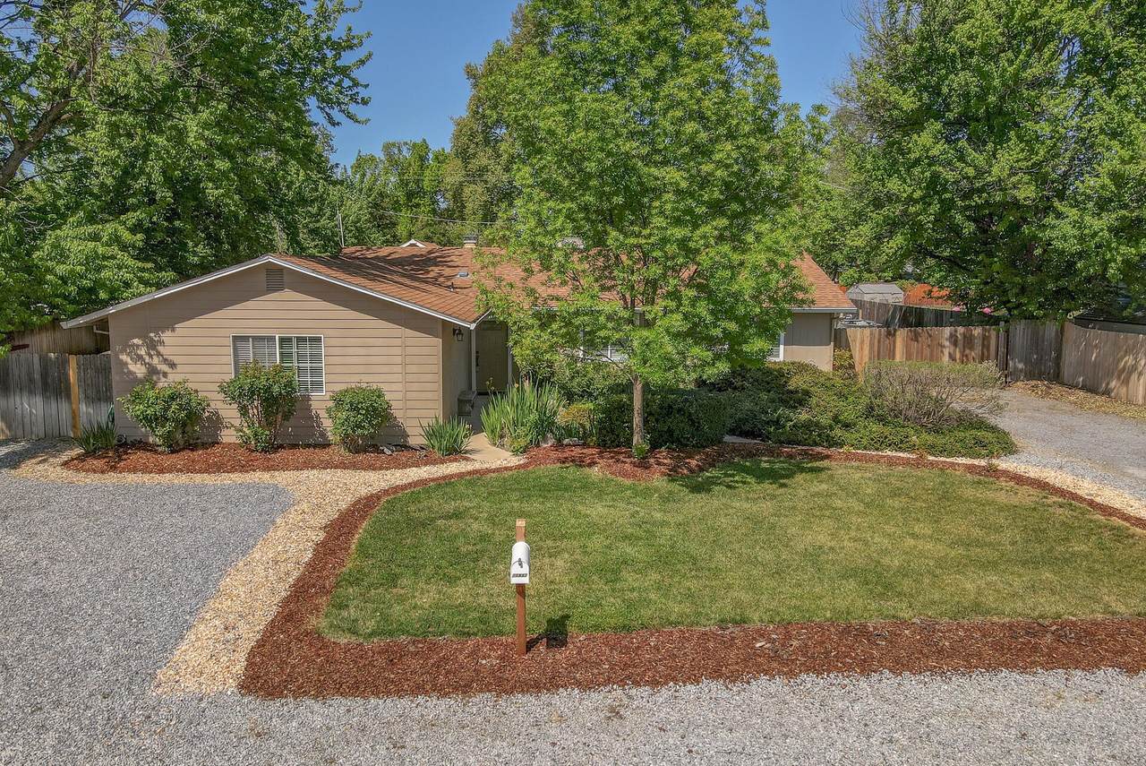 21952 Berkeley Dr - Photo 1
