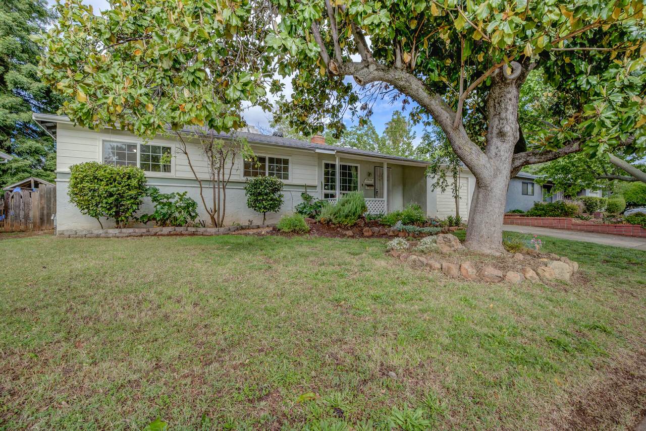 2804 Yana Ave - Photo 1