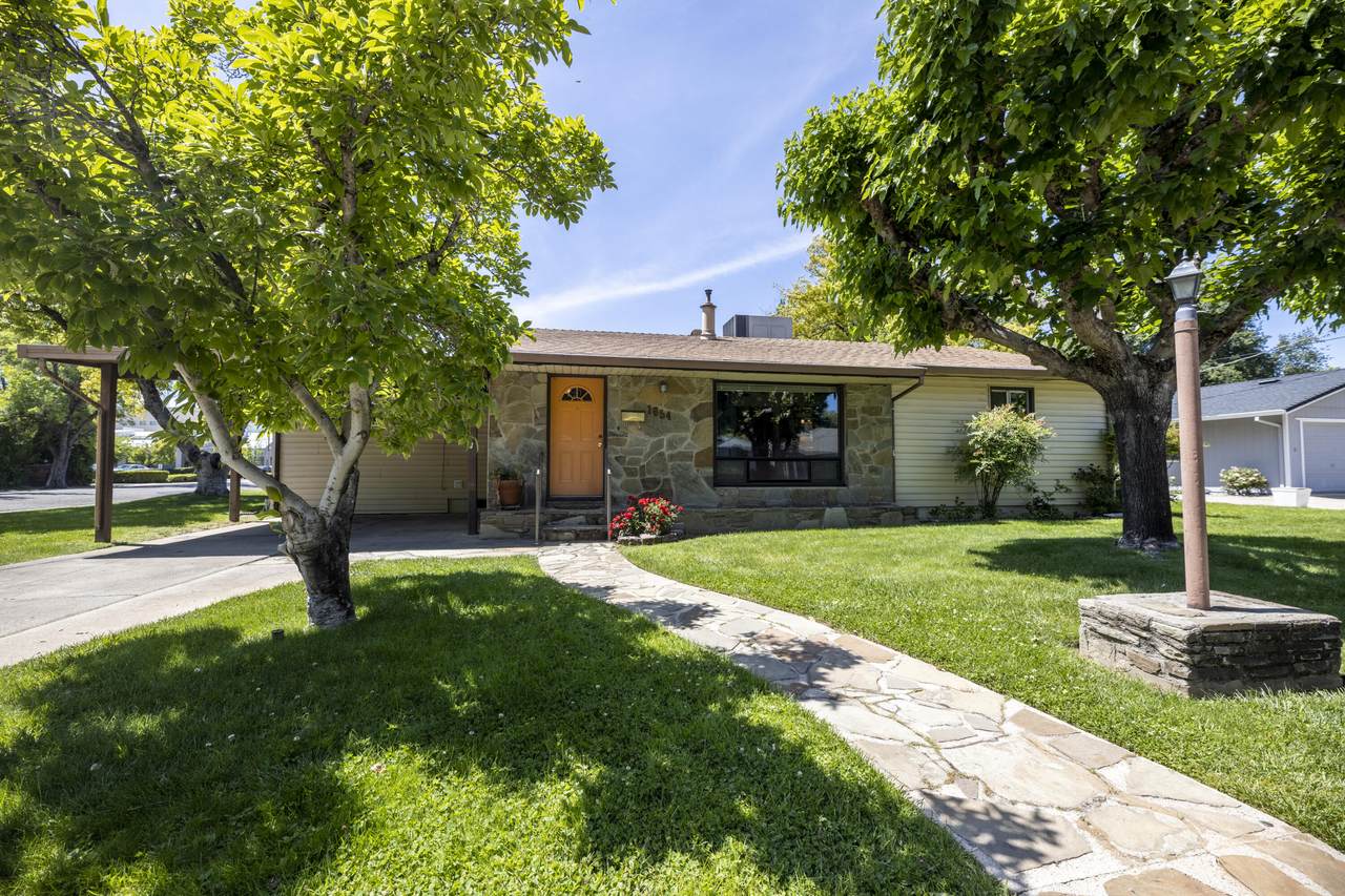 1654 Garden Ave - Photo 1