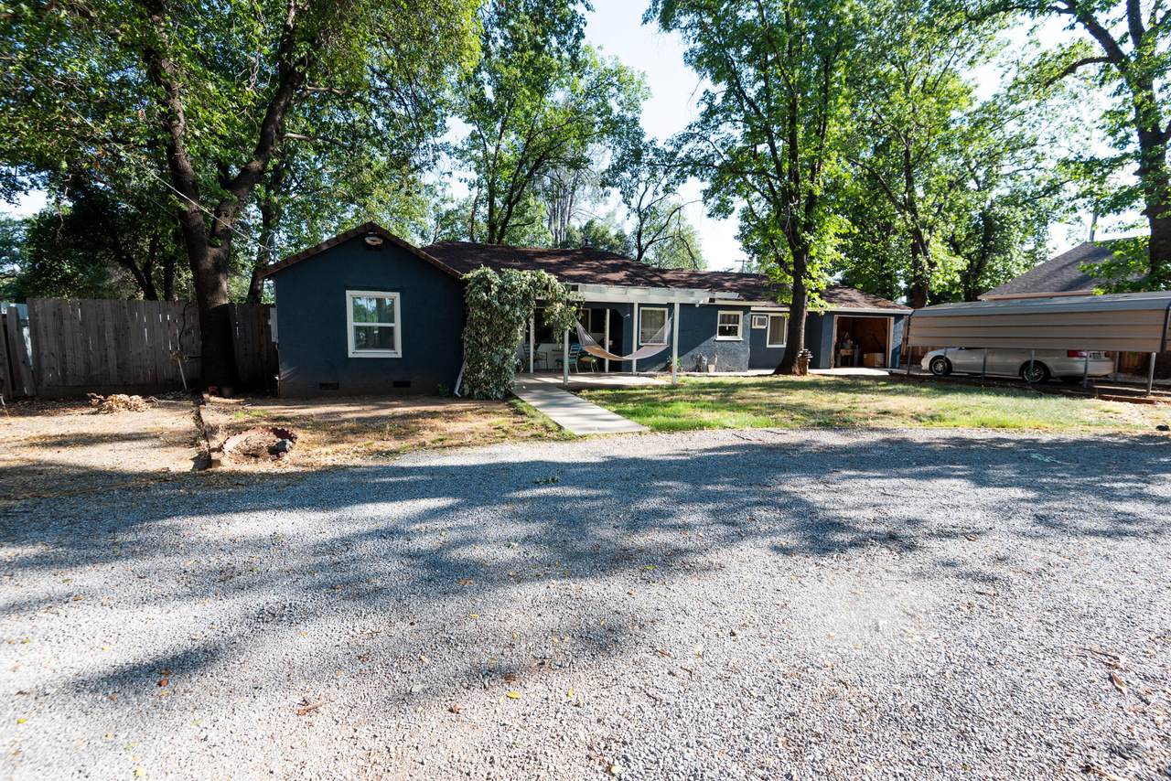 1605 Mistletoe Ln - Photo 1