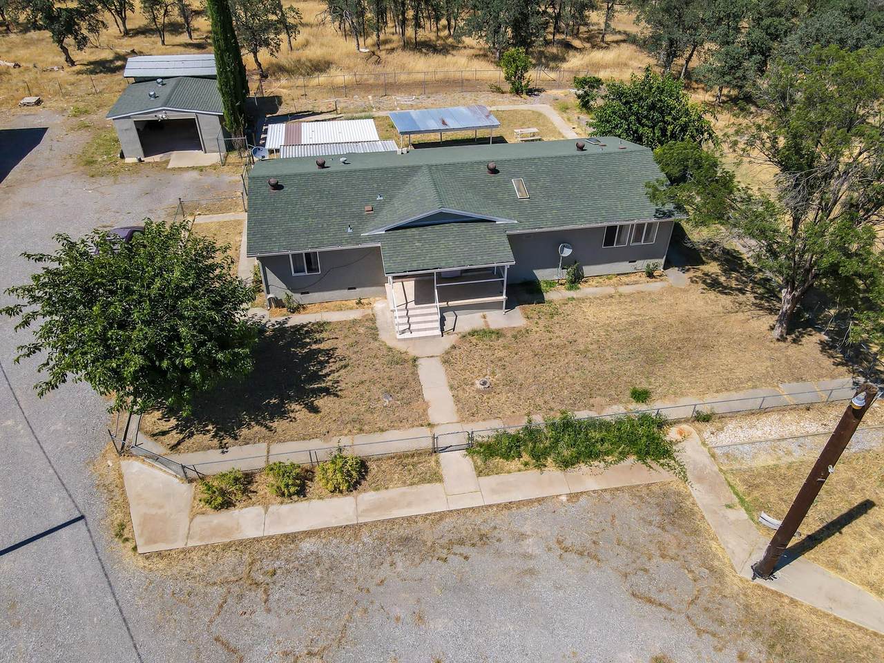 4762 Mooreland Dr - Photo 1