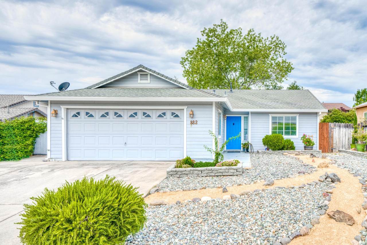 882 Montcrest Dr - Photo 1