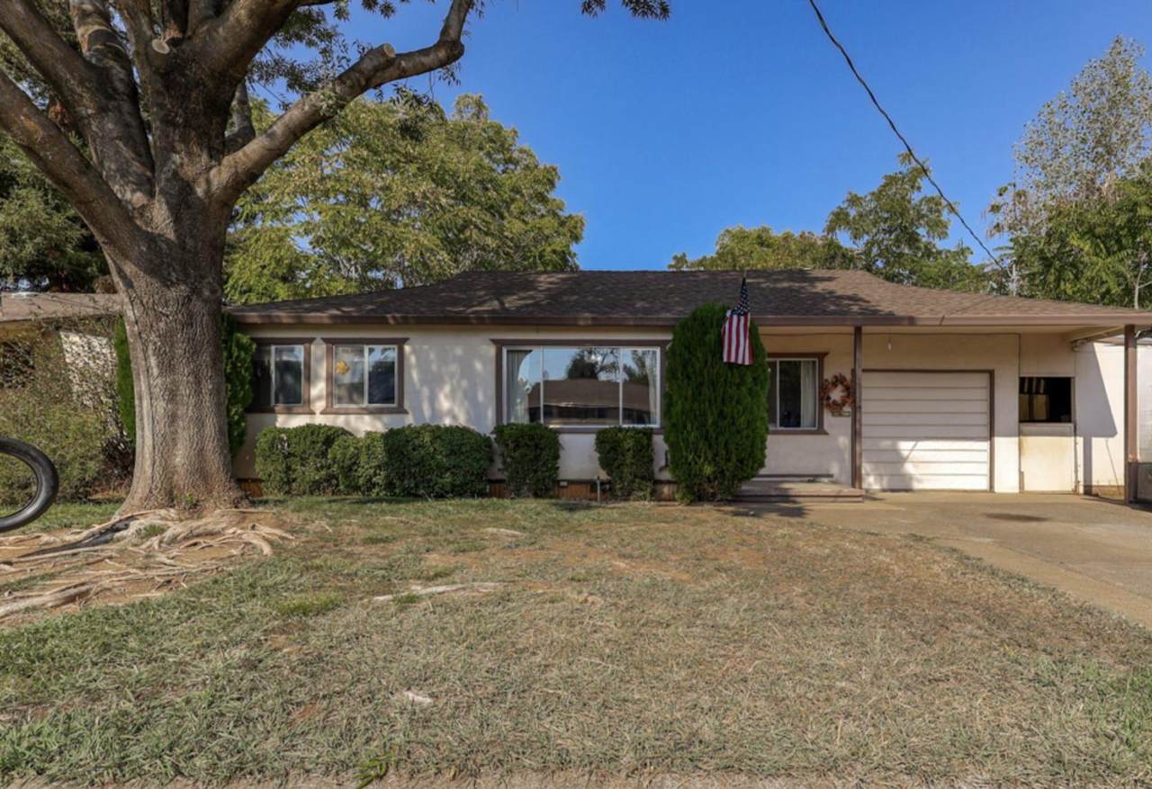 1115 3rd St - Photo 1