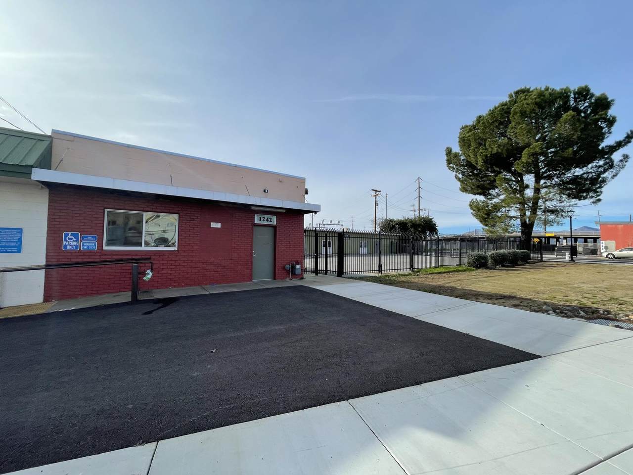 1242 Center St - Suite B - Photo 1