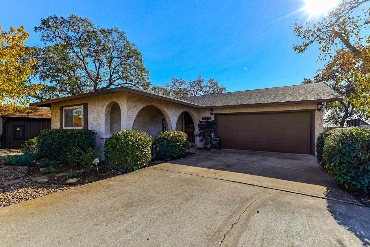 22613 River View Dr - Photo 1