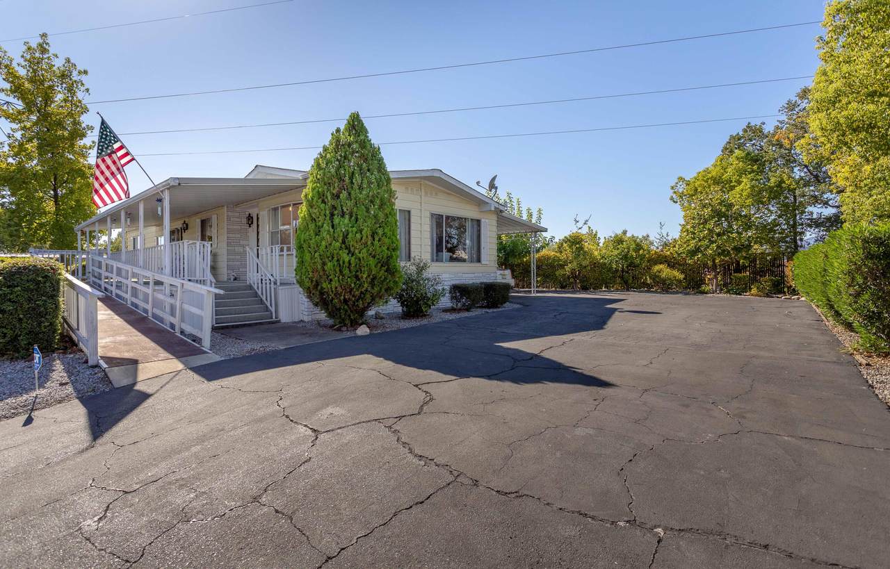 1221 E. Cypress - Photo 1