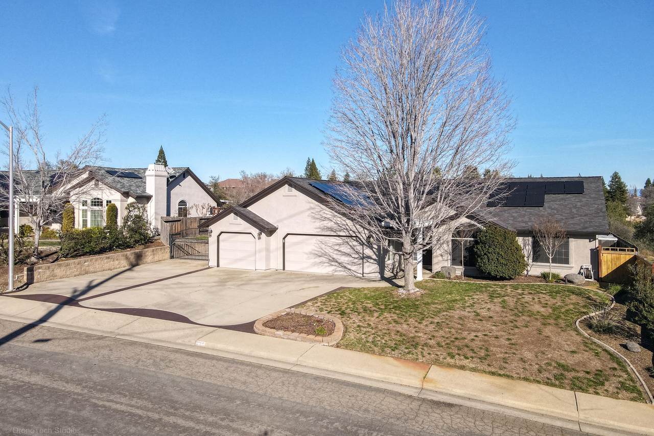 225 Ironwood Ln - Photo 1