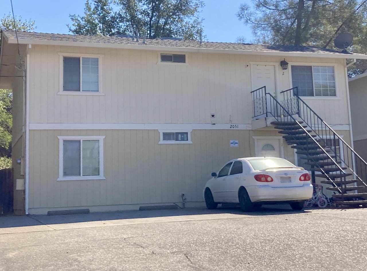 2051 Elizabeth Ave - Photo 1