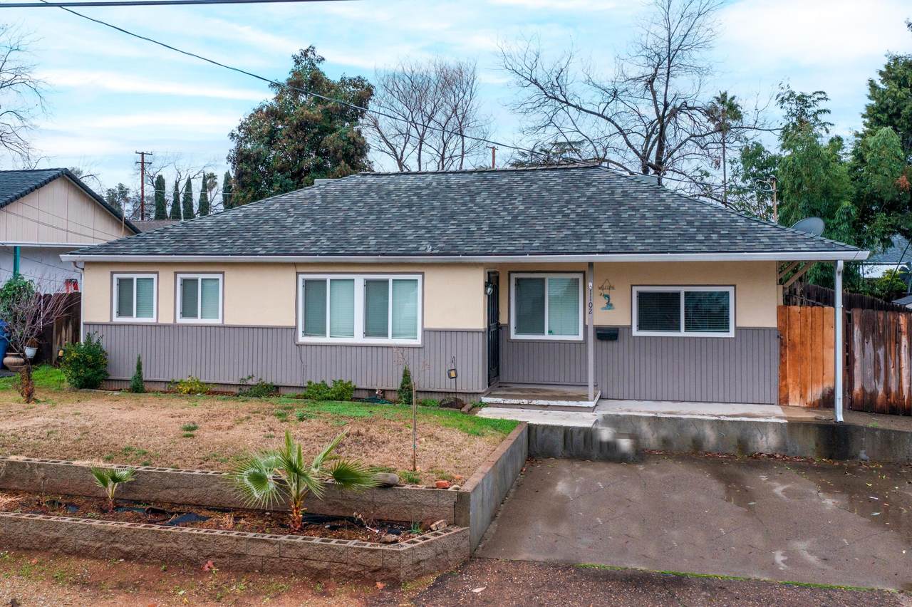 1102 3rd St - Photo 1