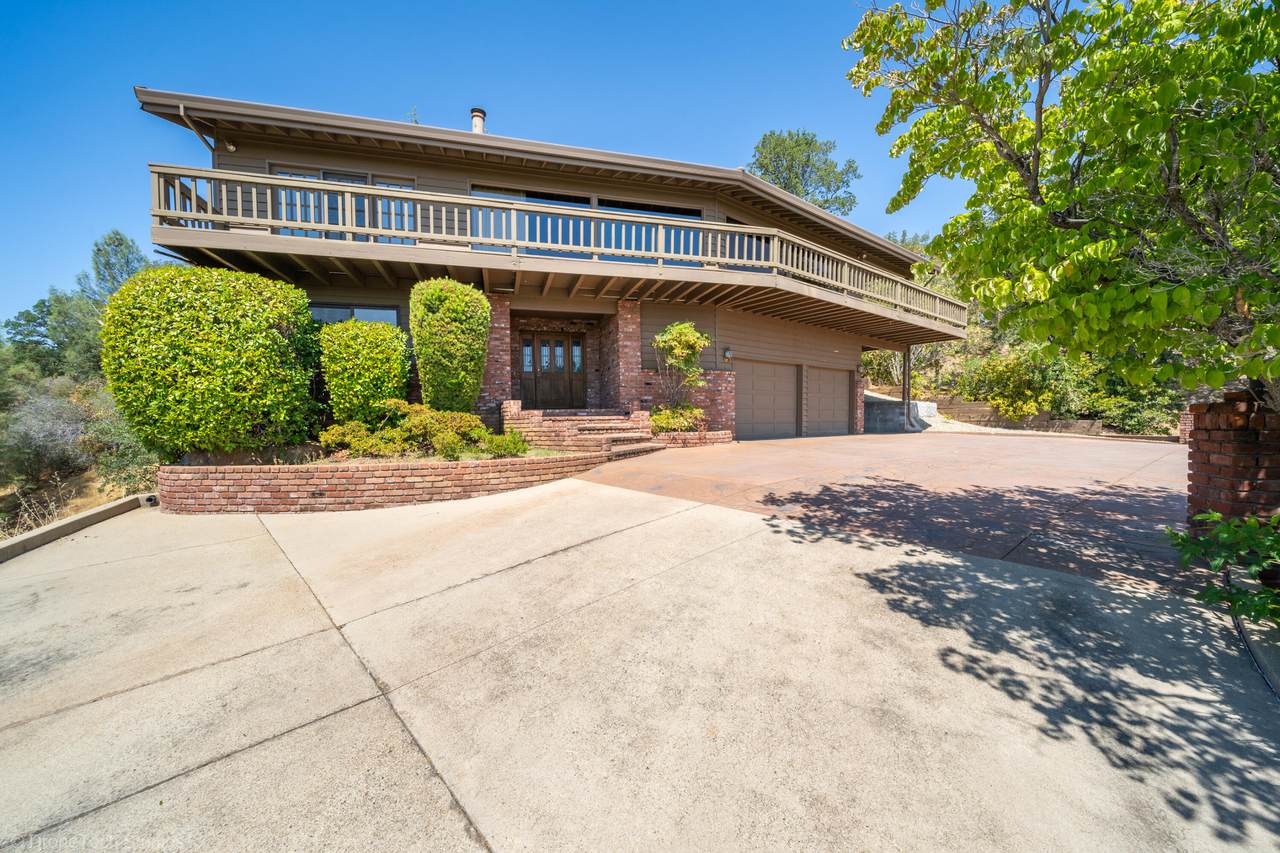 3396 Oakwood Place - Photo 1