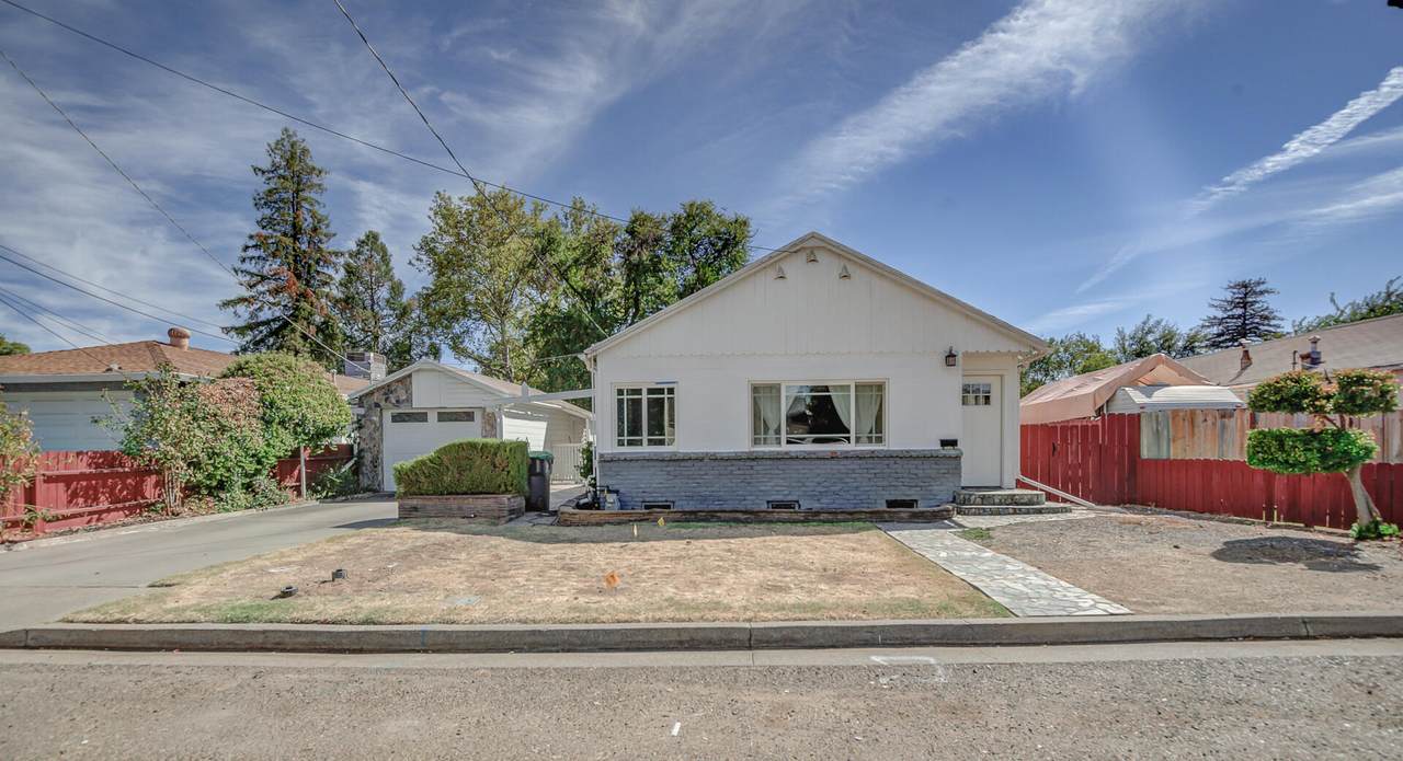 829 Locust Street - Photo 1