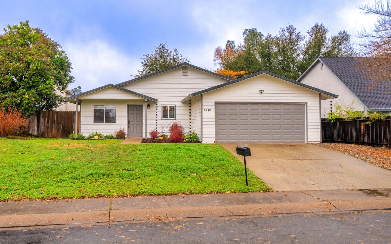 1216 Hawthorne Avenue - Photo 1