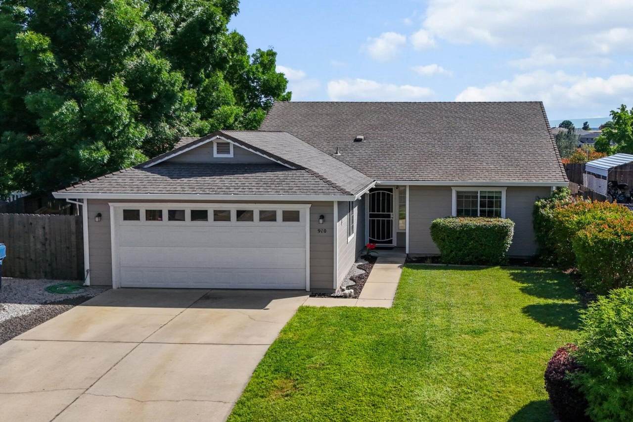 910 Montcrest Drive - Photo 1