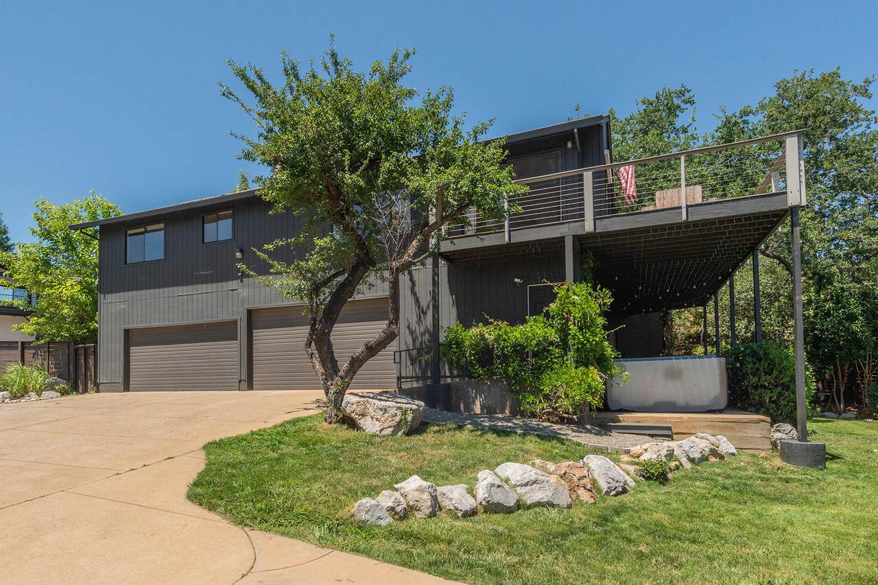 3357 Oakwood Place - Photo 1