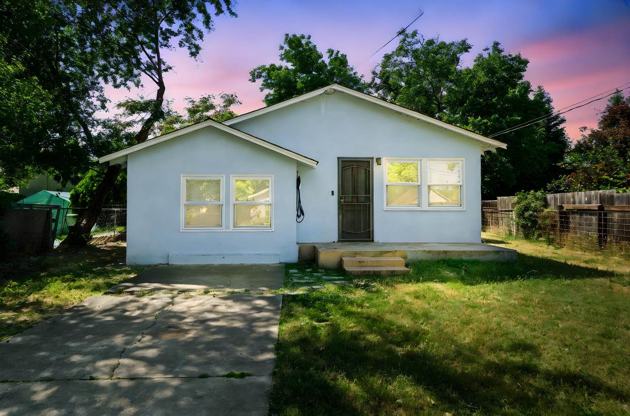 2122 Grape Avenue - Photo 1