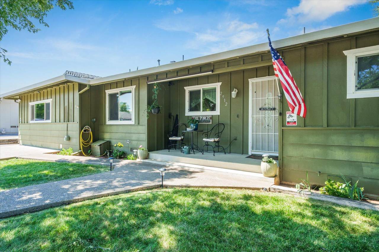 2912 Squire Avenue - Photo 1