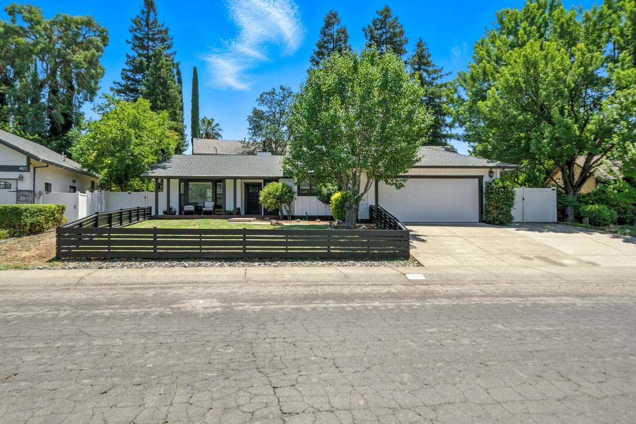 1683 Lakeside Drive - Photo 1