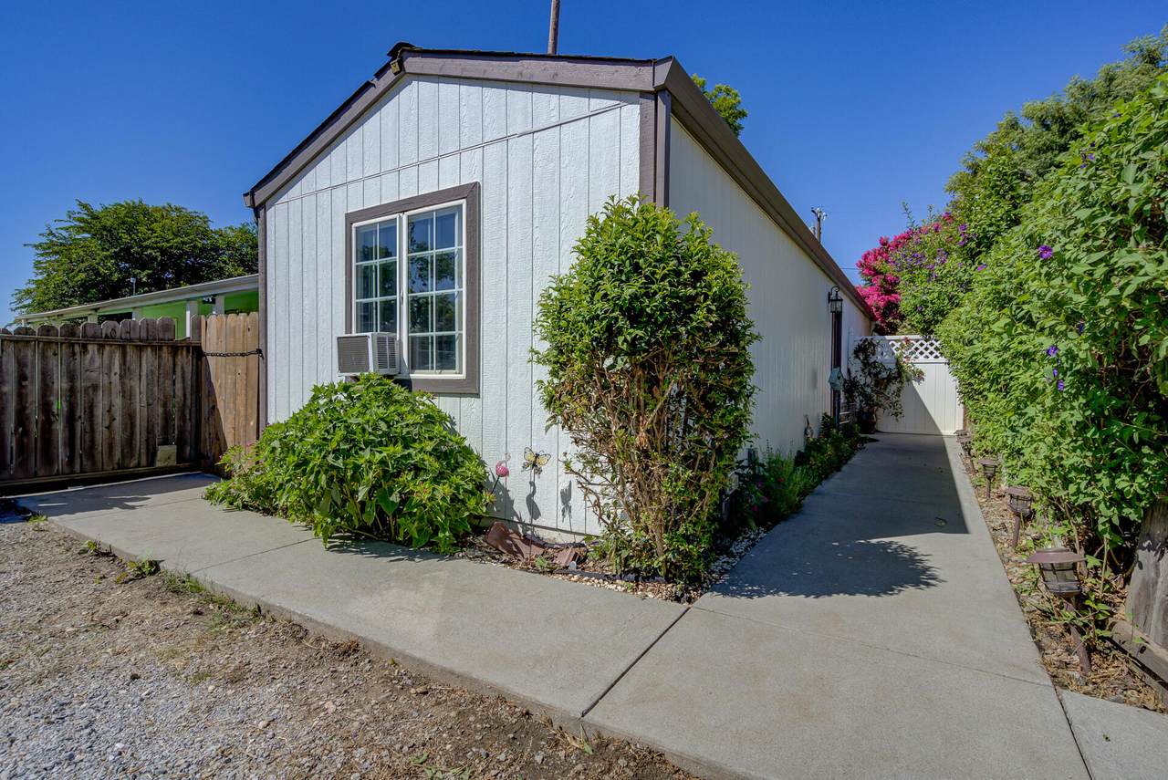 109 Ventura Avenue - Photo 1