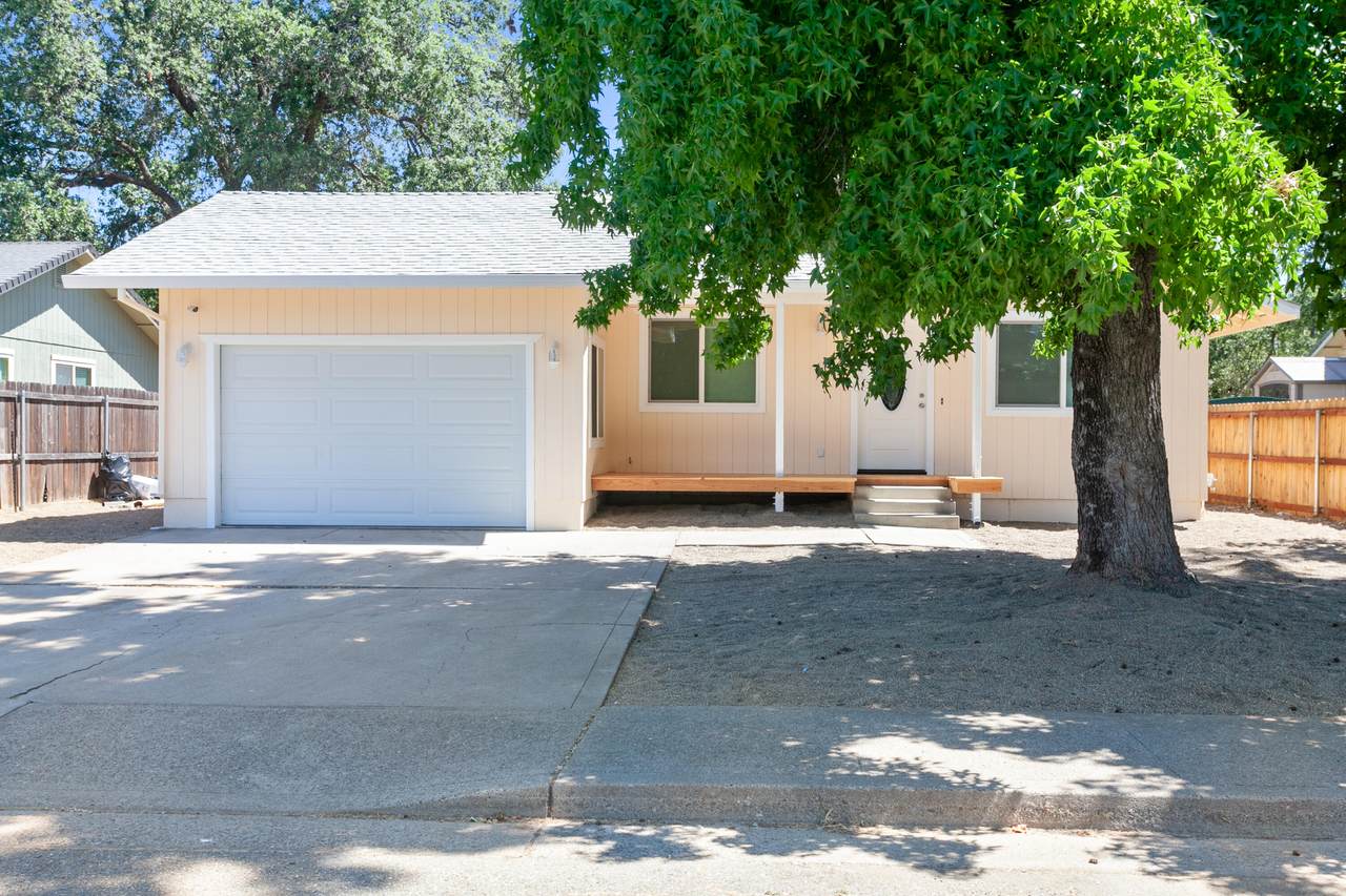 2445 Toyon Street - Photo 1
