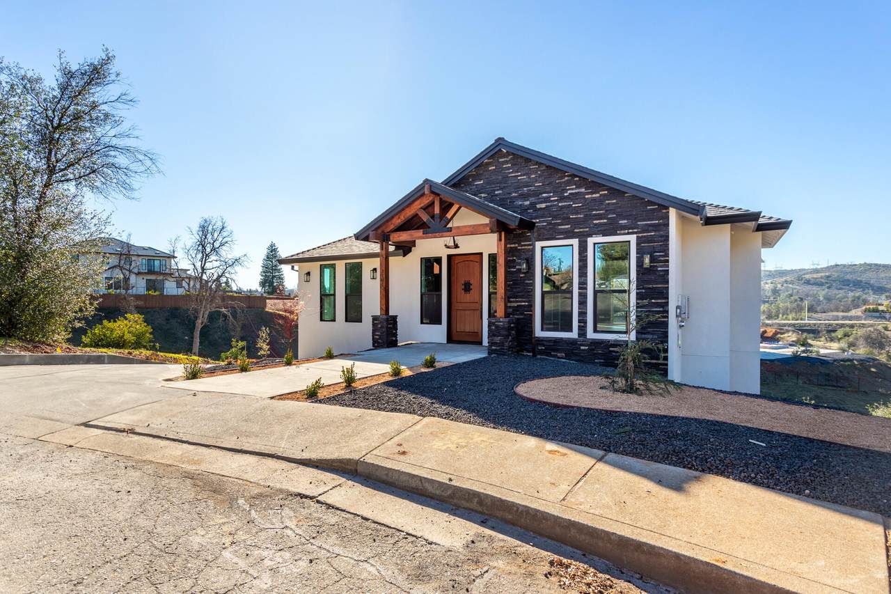 3781 Sunlight Court - Photo 1