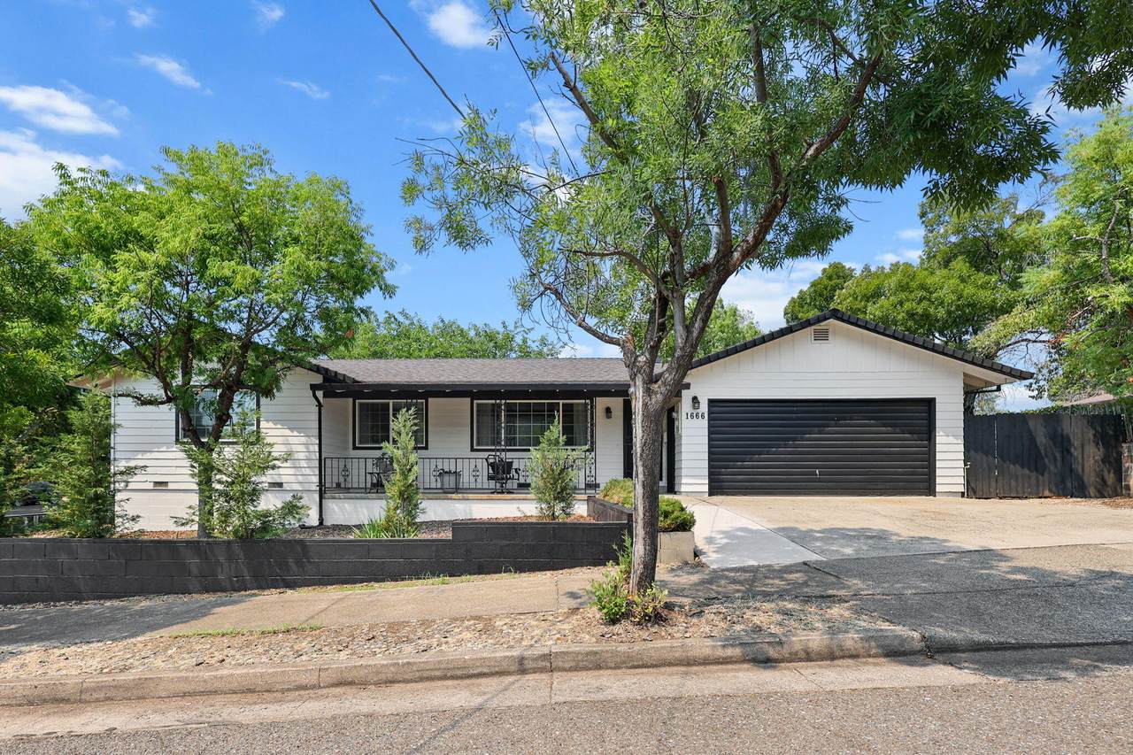 1666 Willis Street - Photo 1
