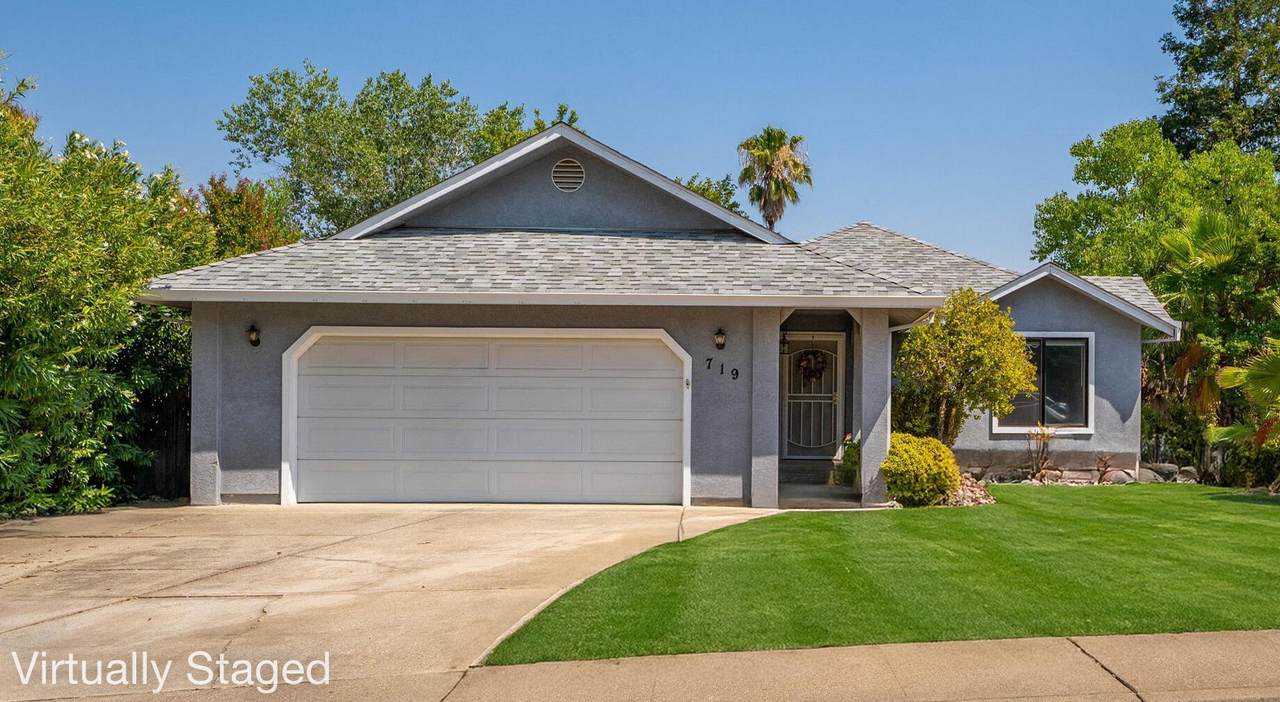 719 St Thomas Parkway - Photo 1