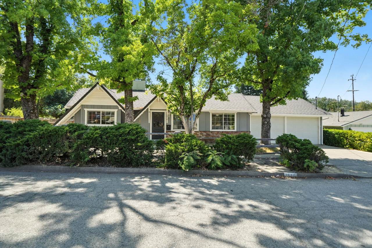 1610 Pleasant Street - Photo 1
