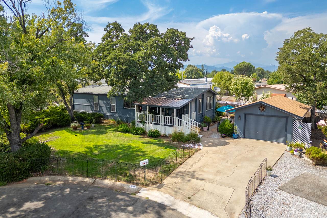 996 Deerhaven Court - Photo 1