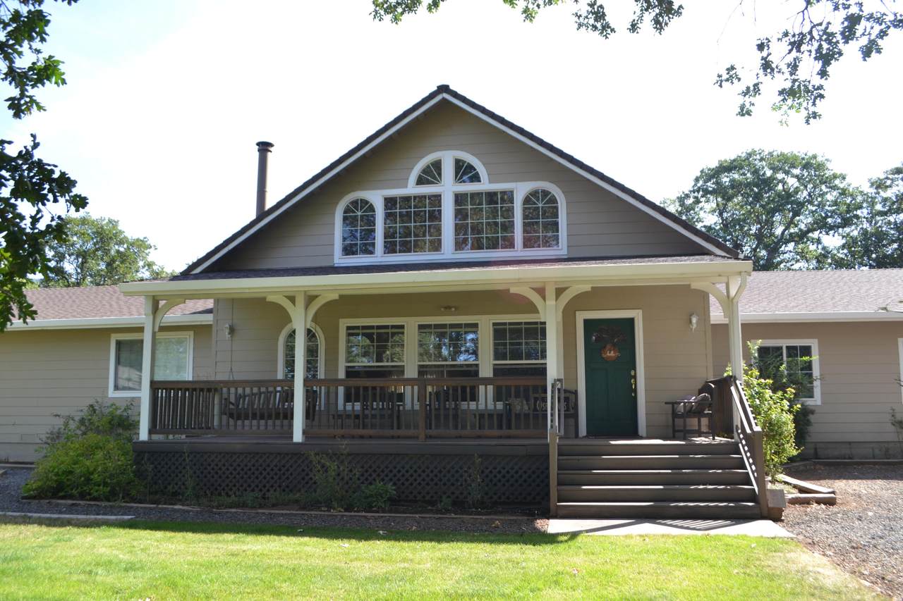 552-395 Roberts Drive - Photo 1