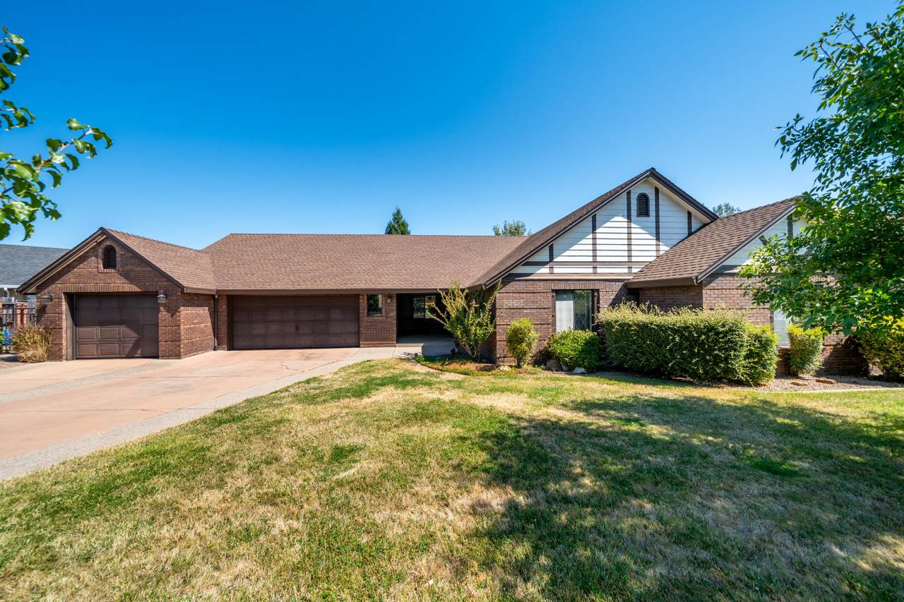 2860 Panorama Drive - Photo 1