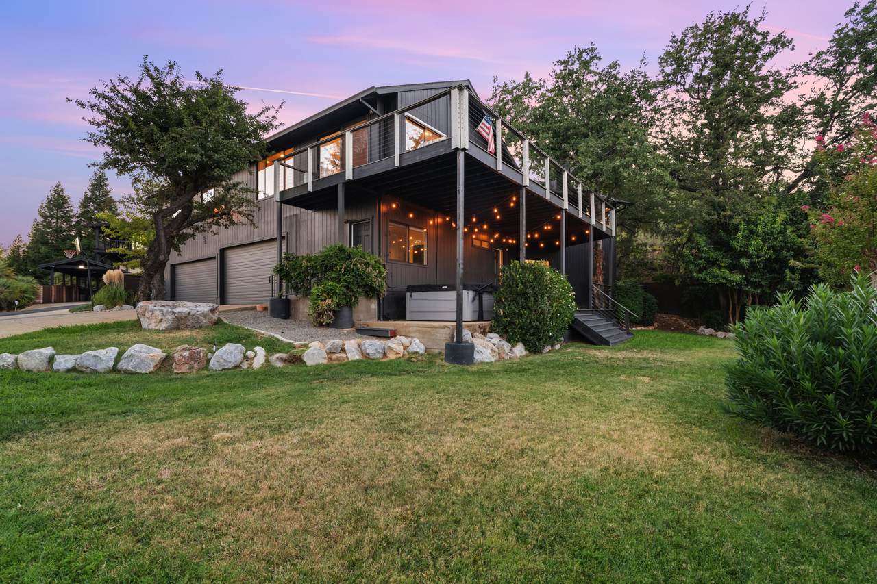 3357 Oakwood Place - Photo 1