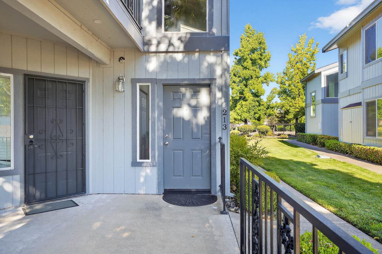 211 Ridgetop Drive - Photo 1