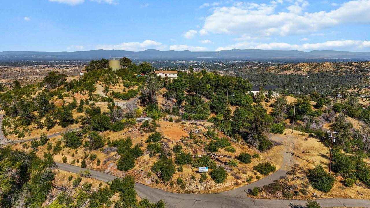 15715 Highland Circle - Photo 1