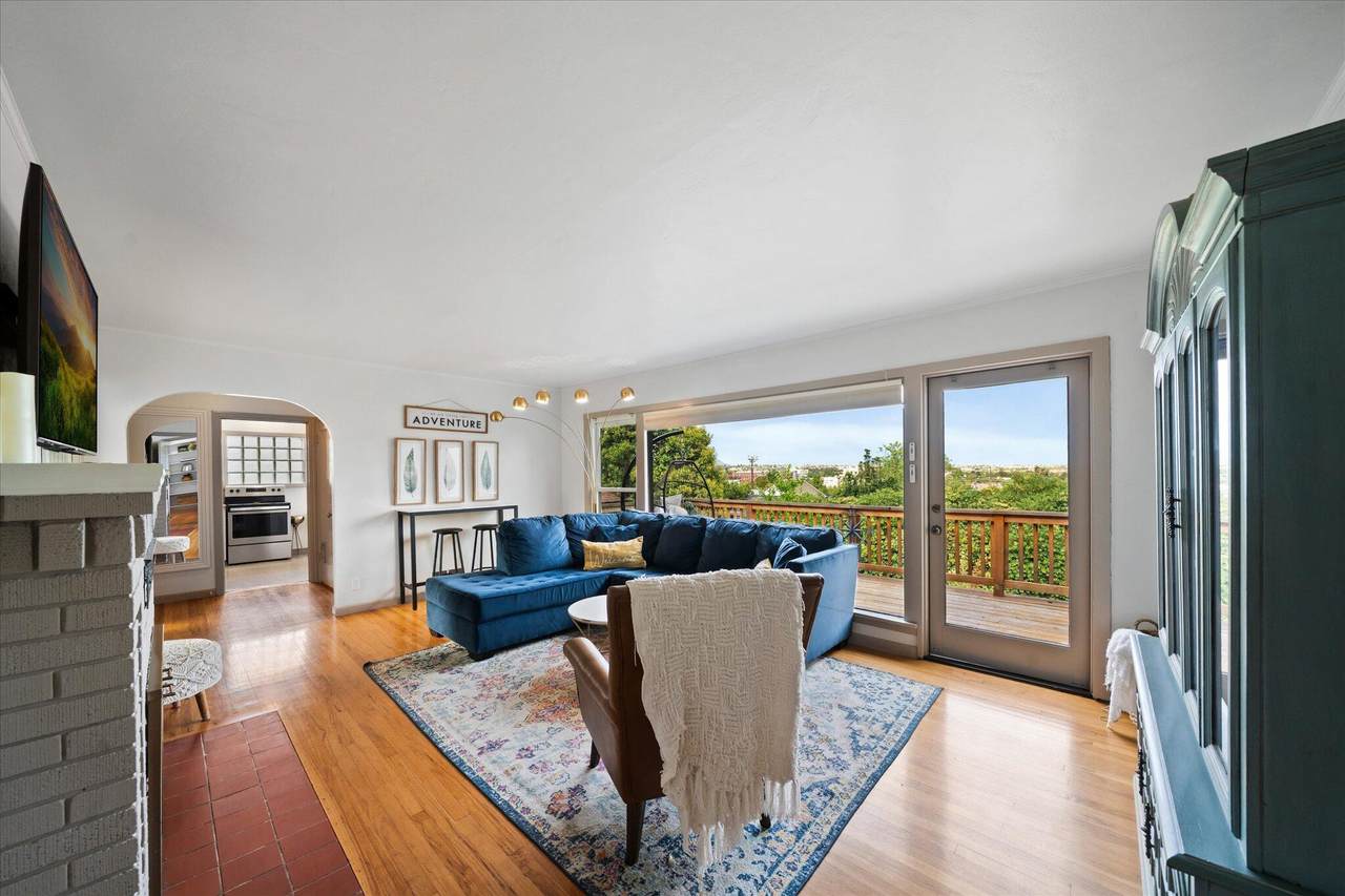 1901 Chestnut Street - Photo 1