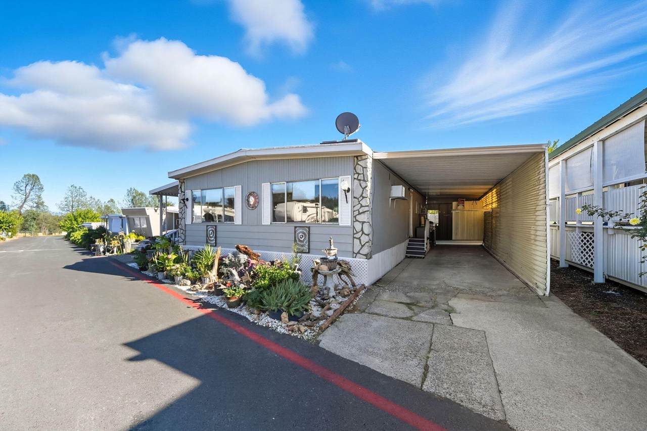 481 Twin View Boulevard - Photo 1