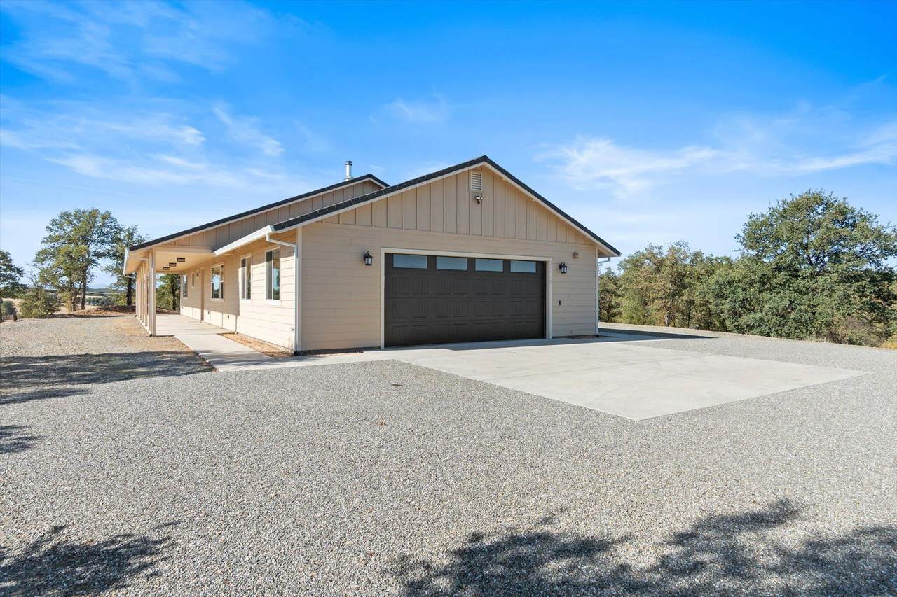 18720 Cobblestone Drive - Photo 1