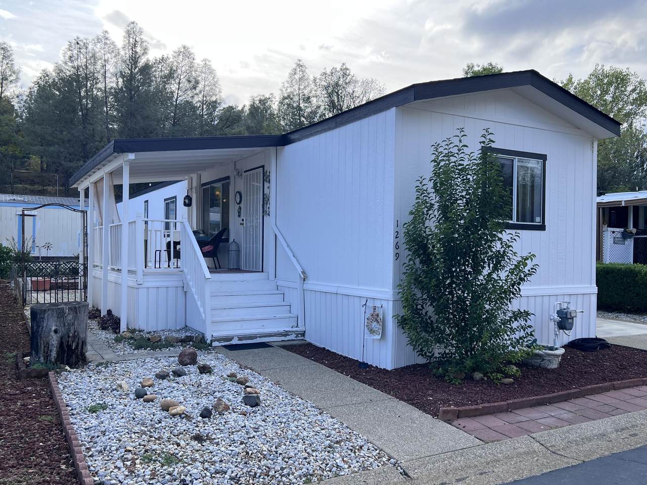 1269 Mountain Shadows Boulevard - Photo 1