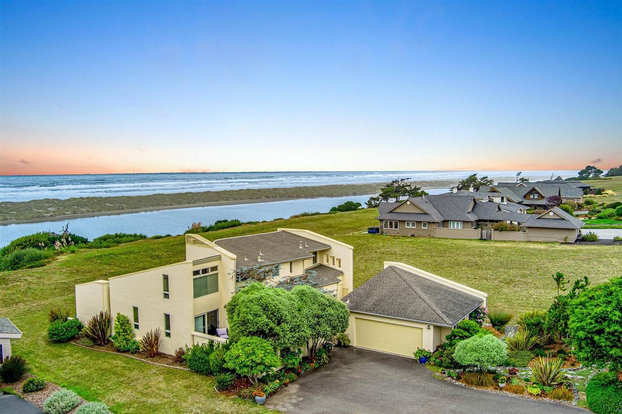 2822 Sandpointe Drive - Photo 1