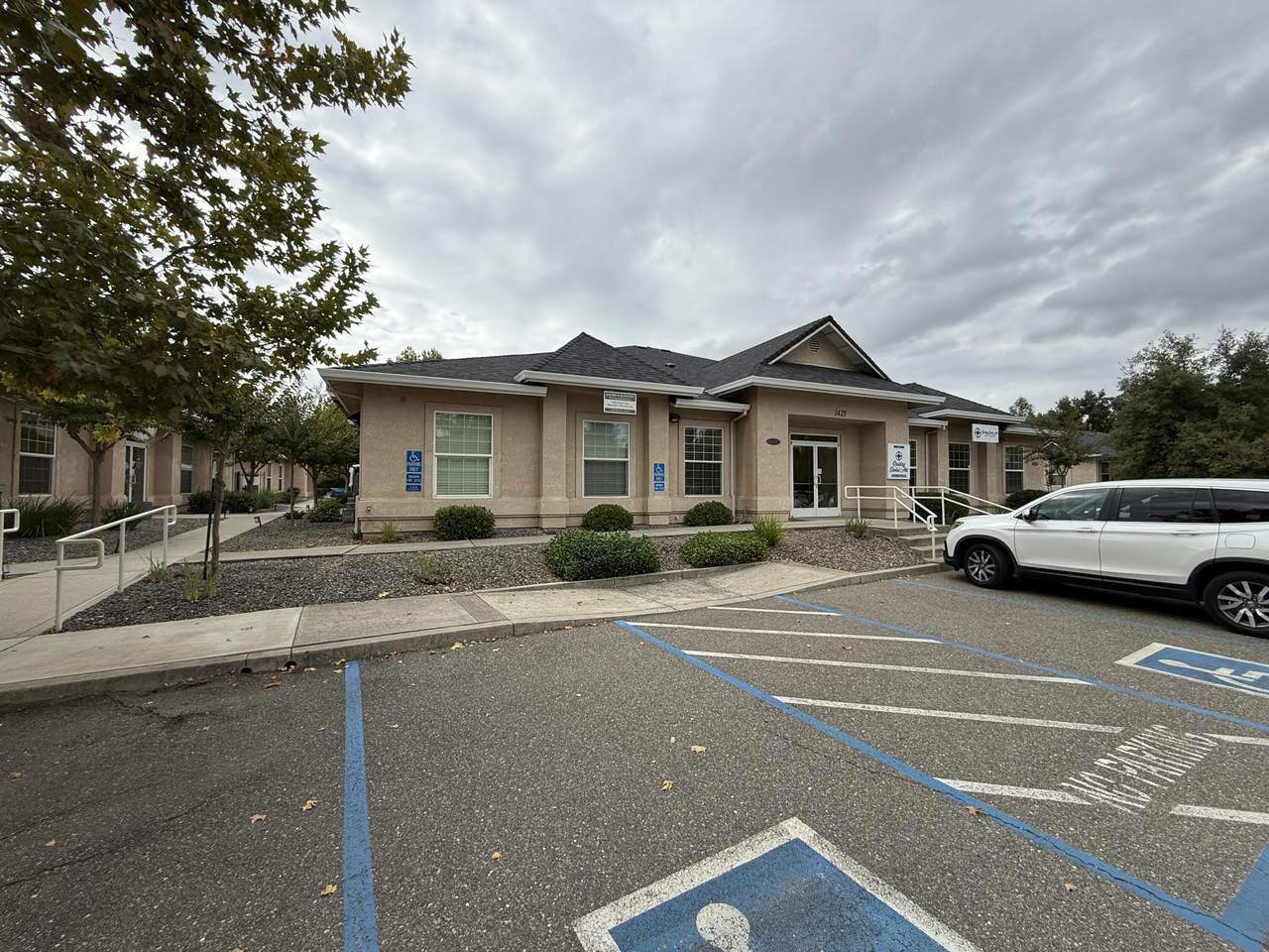 1425 Victor Avenue - Photo 1