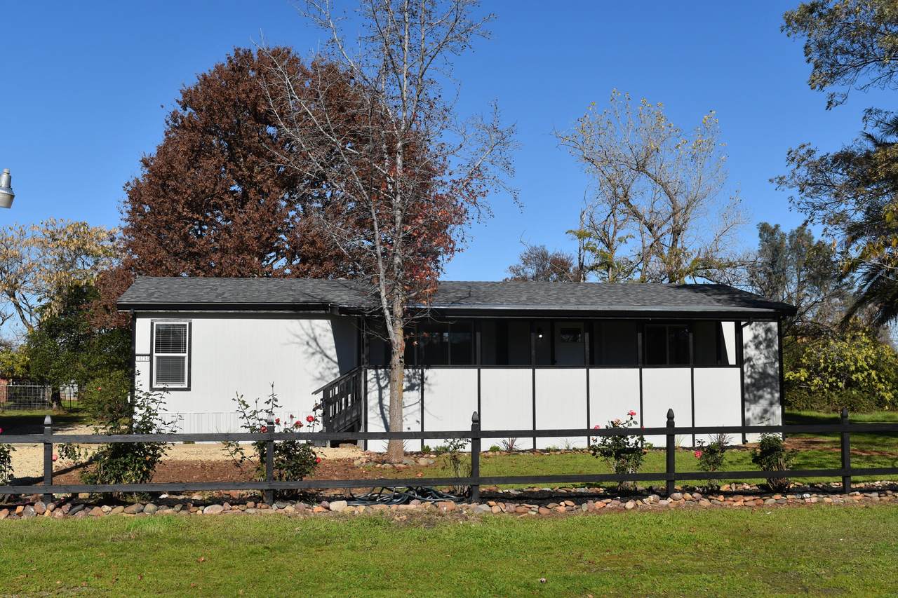 16294 Hawthorne Avenue - Photo 1