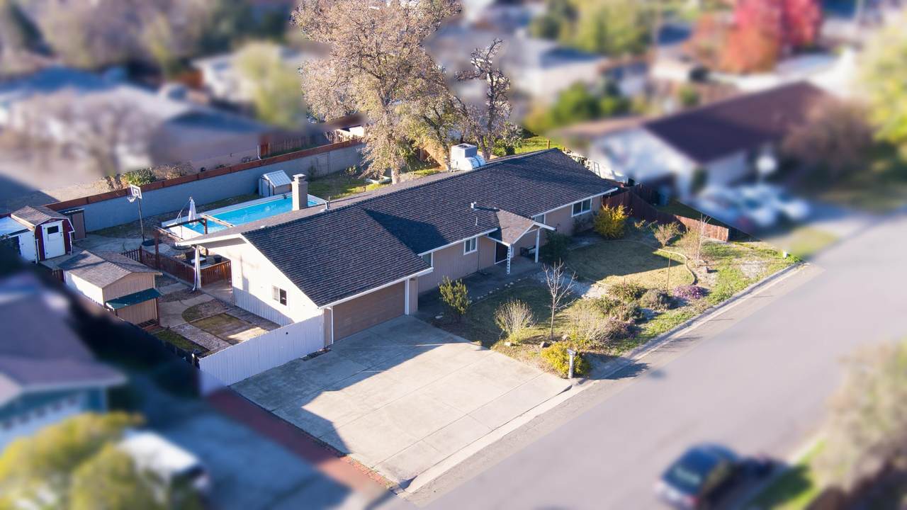 2850 Oakview Drive - Photo 1