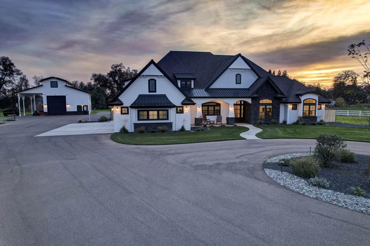 3020 Swan Court - Photo 1