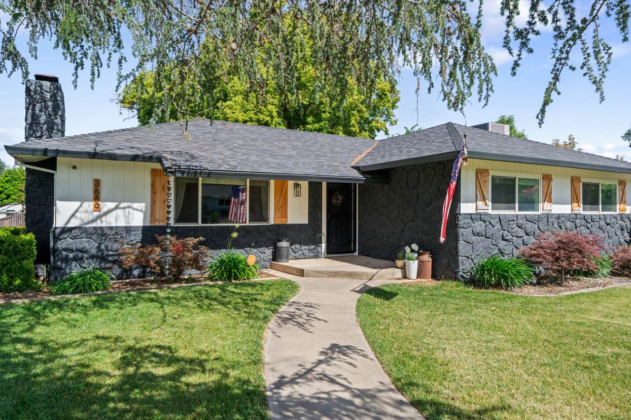 3689 Suzanne Way - Photo 1