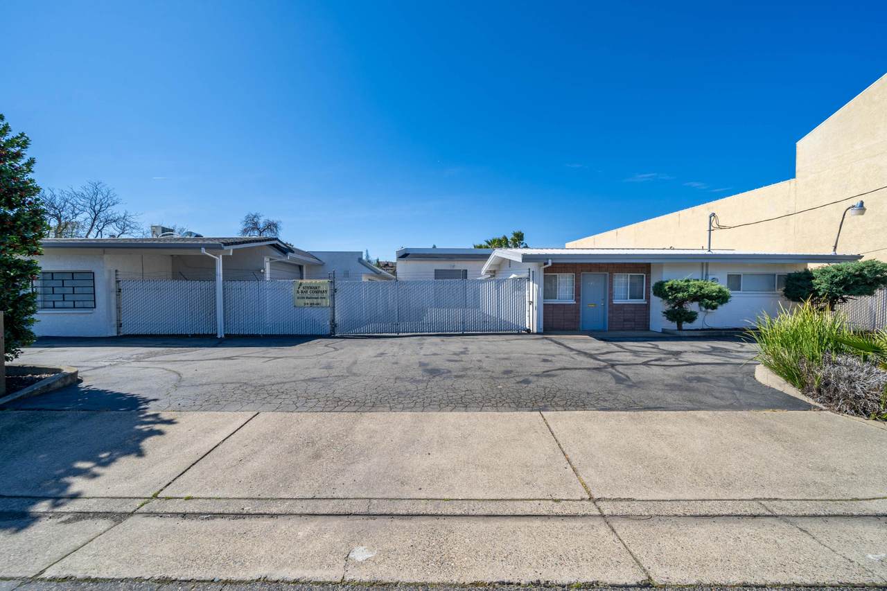 2130 Railroad Avenue - Photo 1