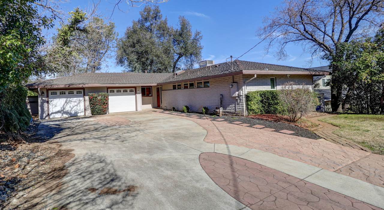 1890 Manchester Drive - Photo 1