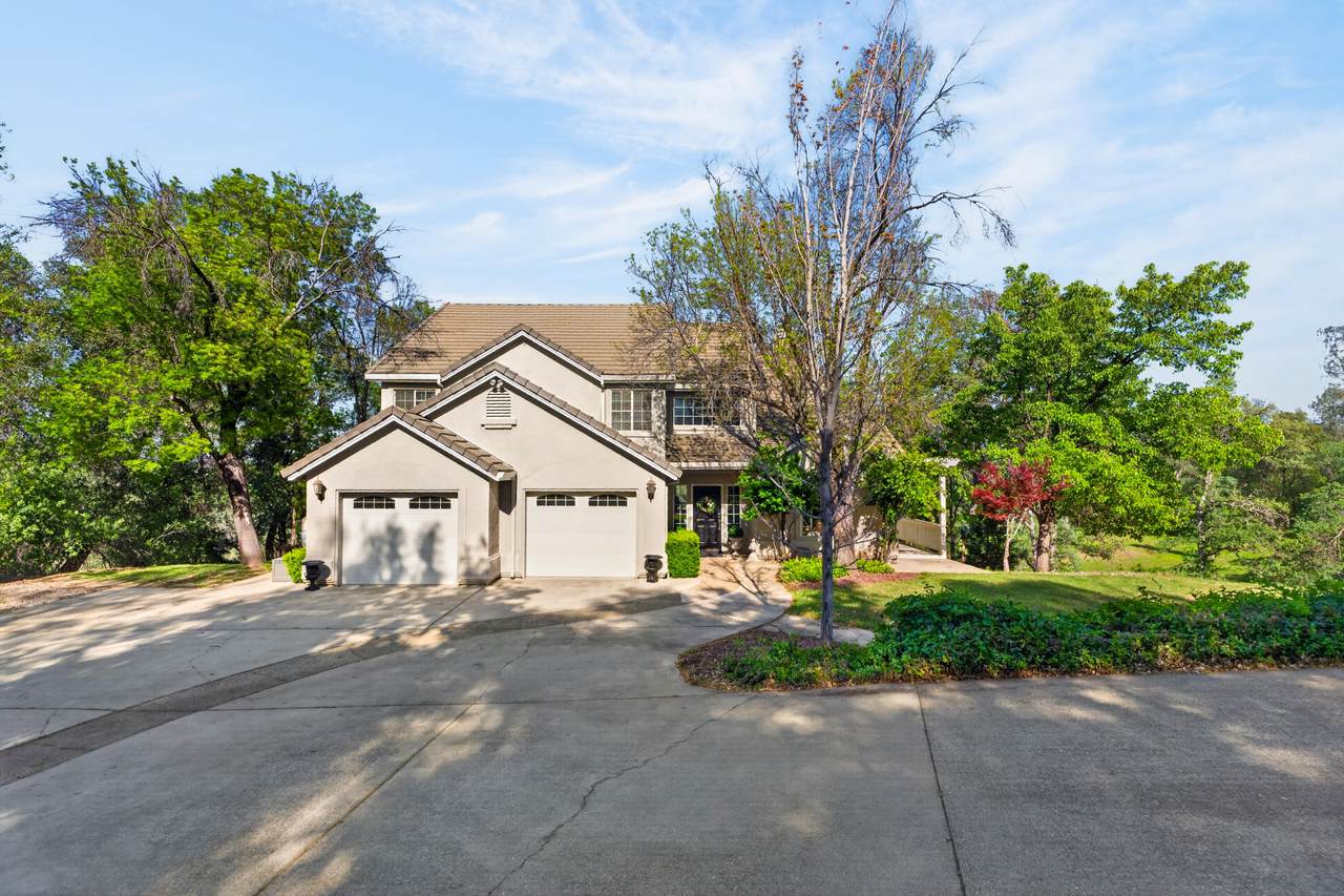 8725 Landmark Circle - Photo 1
