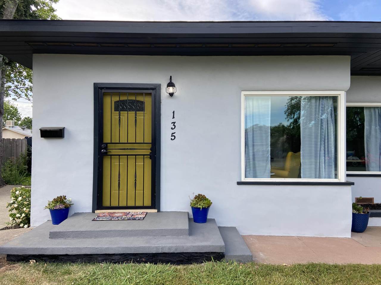 135 Treasure Drive - Photo 1