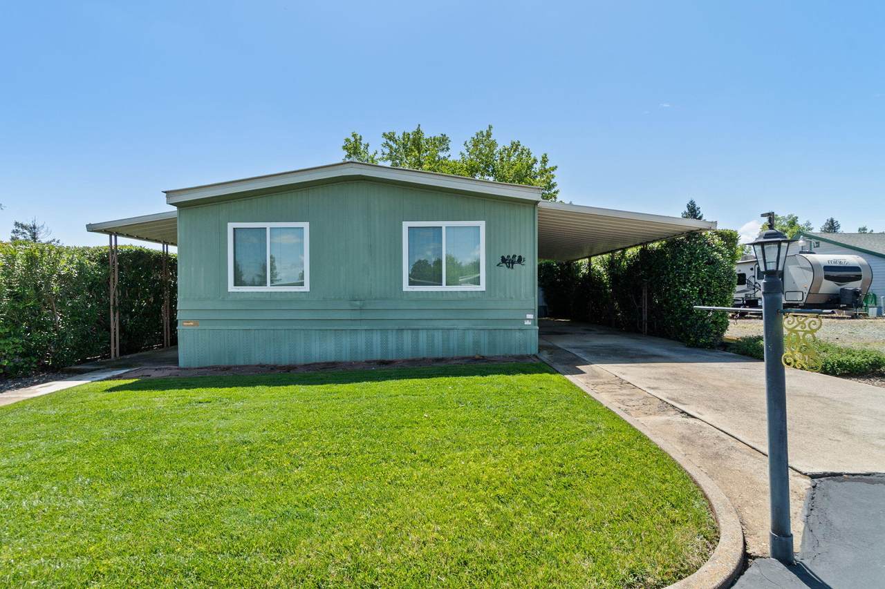 2093 Victor Avenue - Photo 1