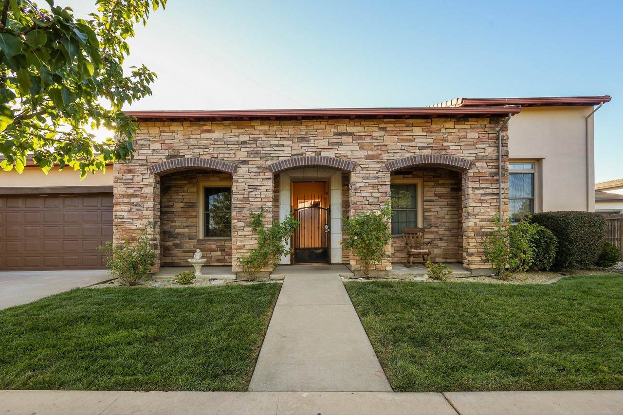 20284 Domaine Place - Photo 1